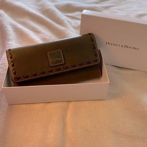 Dooney & Bourke large wallet